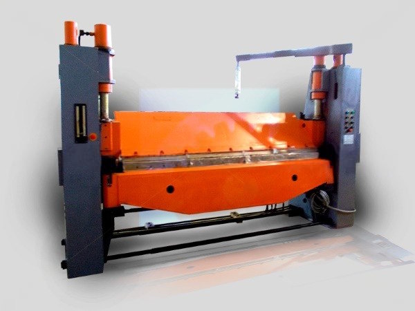 Машина листогибочная с поворотной балкой ив2142 Машина листогибочная с поворотной балкой ив2142